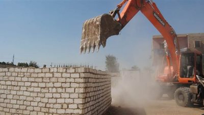 استرداد 13 فدانا و44702 م2 خلال الموجة 15 لإزالة التعديات على أملاك الدولة بقنا | صور