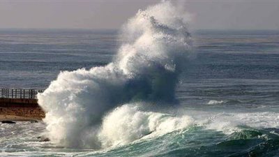 الأرصاد تحذر من الملاحة بالبحر المتوسط.. الموج يصل لـ4 أمتار