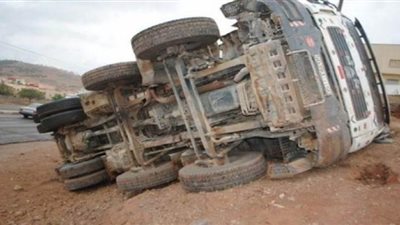مصرع 7 وإصابة 20 في انقلاب سيارة بالجزائر | فيديو وصور