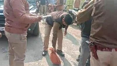 هندي يقطع رأس زوجته ويسير به في الشارع | فيديو