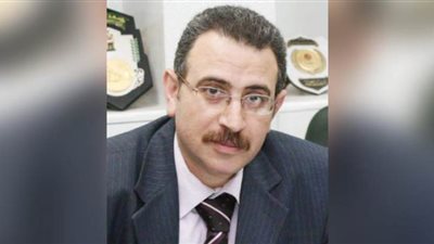 طارق فهمي يطالب بتفعيل دور الأحزاب لتؤمن بدورها في ممارسة الحياة السياسية