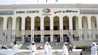 فتاة تتهم شابا بابتزازها عبر نشر صورها على الإنترنت لفسخ خطبتها