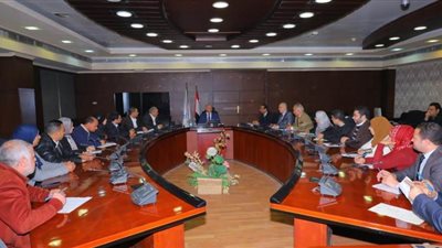 تفاصيل اجتماع وزير النقل وجهاز النقل البري