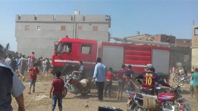 إصابة 3 فى حريق مصنع بـ