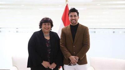 وزيرة الثقافة عن تريزيجيه: رحلة احترافه قصة نجاح ملهمة | صور