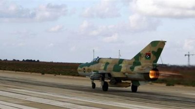 مقاتلات الجيش الليبي تستهدف آليات عسكرية لقوات الوفاق في منطقة زمزم