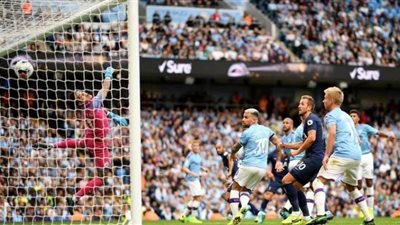 بسبب الموسم الكارثي.. جوارديولا يضحي بنجم مانشستر سيتي