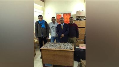جمارك أرقين بأسوان تحبط محاولتي تهريب كمية من الفضة والنقد المصري | صور