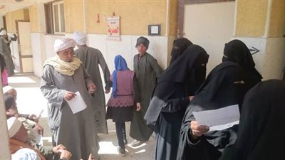 جامعة جنوب الوادي تنظم قافلة طبية بشرية بقرية حجازة قبلي | صور