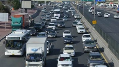 نشرة المرور.. كثافات متحركة بميادين ومحاور القاهرة والجيزة