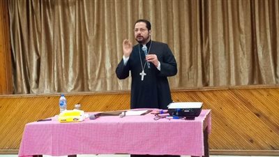 الأنبا باخوم يلتقي شباب الفرنسيسكان بالمؤتمر التكويني