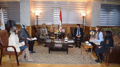وزير الشباب يبحث دعم الوزارة للمهرجان الدولي لمسرح المرأة