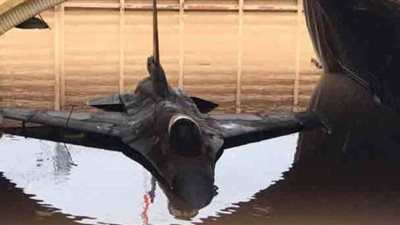 قائد قاعدة جوية إسرائيلية يستقيل على خلفية غرق طائرات في مياه الفيضانات