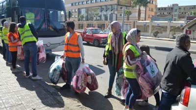  قافلة طلابية لتوزيع البطاطين والملابس في معهد شلل الأطفال بإمبابة| صور
