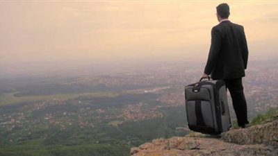 تفسير حلم الهجرة للخارج.. وهل لها علاقة بغدر الصحاب؟