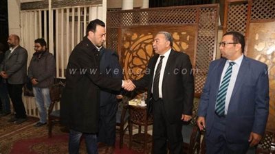 الصحفيون يقدمون واجب العزاء في الصحفيين أحمد المنسي وزكية هداية بالحامدية الشاذلية | فيديو