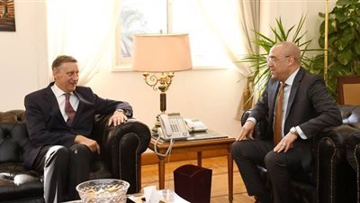 وزير الإسكان يبحث مع سفير ألمانيا بالقاهرة سبل التعاون المشترك