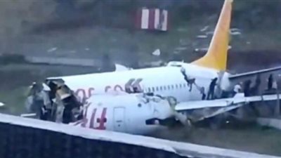 لقطات من موقع انشطار الطائرة التركية | فيديو