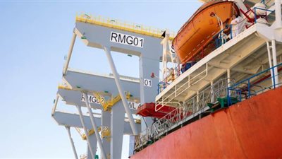 تداول 584 شاحنة و49 سيارة بمواني البحر الأحمر