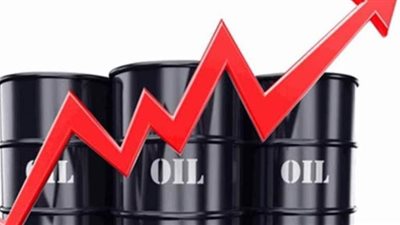 النفط يقفز 2% مدعوما بتوقعات خفض الإنتاج