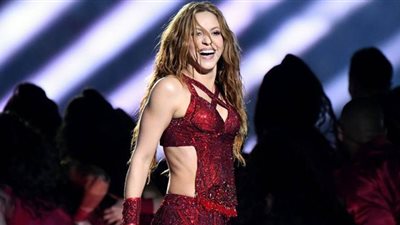 10 آلاف دولار سعر حذاء شاكيرا بحفل سوبر بول