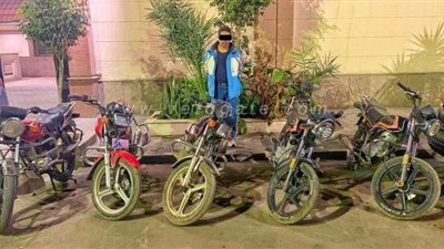 القبض على عاطل سرق 5 دراجات نارية بالأزبكية