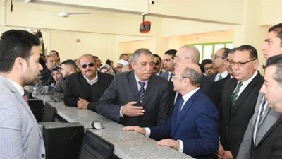 وزير الإسكان: نهدف لتقديم خدمات مهمة للأهالي