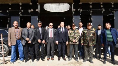 وزير الإسكان يتفقد المستشفى الجامعي سعة ٢٠٠ سرير بالعاشر من رمضان