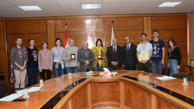 جامعة أسيوط تودع وفدا طلابيا روسيا بختام زيارتهم لدراسة الطبيعة الجيولوجية المصرية