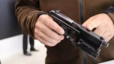 مسدس رئيس وزراء بريطانيا الأسبق يثير الذعر بين ركاب طائرة في نيويورك