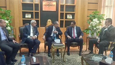 وزير الاتصالات ومحافظ الدقهلية في اجتماع مجلس جامعة المنصورة | صور