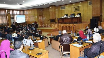 محافظ أسوان للمسئولين: للصبر حدود ولن أسمح بالتقاعس والإهمال