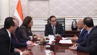 الحكومة تبحث توطين صناعة السكك الحديدية والمترو فى مصر.. مدبولي: نناقش الدخول فى شراكة مع شركة 