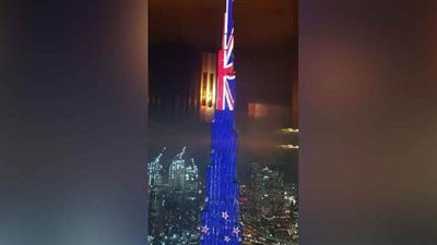العلم النيوزيلندي يزين برج خليفة في إطار إحياء يوم الـ