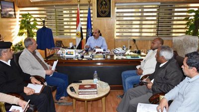 محافظ أسوان: عرض تطوير الطريق الصحراوي الغربي على رئيس الوزراء