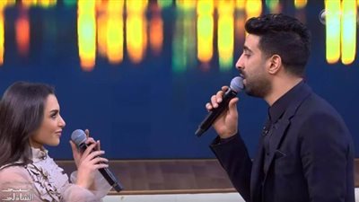 كارمن سليمان وزوجها يشعلان استوديو منى الشاذلي بأغنية كوميدية | فيديو