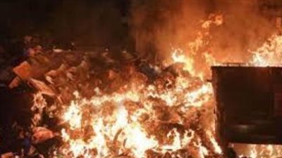 إخماد حريق نشب بمخلفات قمامة في أوسيم | صور