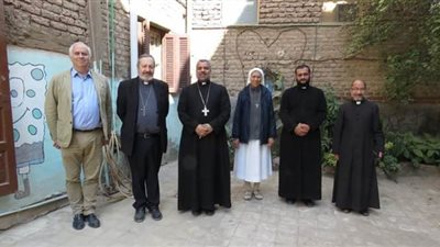 مطران كاثوليك الأقصر يستقبل رئيس هيئة 