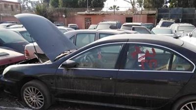 جمارك مطار القاهرة تعرض 28 سيارة للبيع في مزاد علني