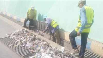 تطهير ممرات الأمطار بنفق الثلاثيني في الإسماعيلية | صور