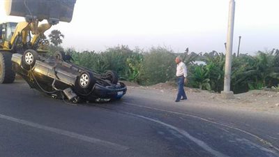 قوات الحماية بالأقصر تنتشل سيارة سقطت في ترعة الكلابية | صور