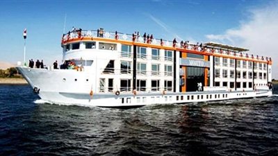 15 فندقا عائما بالأقصر وأسوان تتسلم  شهادة إعادة التشغيل