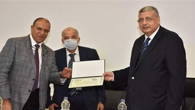 مستشار الرئيس للصحة يشيد بشهداء الجيش الأبيض.. ويؤكد ضرورة استمرار توخي الحذر