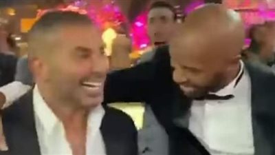 وصلة رقص بين أحمد سعد وشيكابالا في زفاف شريف منير حسن | فيديو