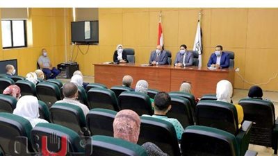 محافظ بني سويف يفتتح دورة تدريبية لتطوير مهارات العاملين بالمحليات