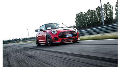 بي إم دبليو تتوقع أضرارا بقيمة 11 مليار يورو لصناعة السيارات