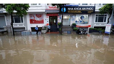 الفيضان يقتل 17 شخصا في فيتنام وسط تأهب لعاصفة جديدة