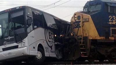 مصرع وإصابة 47 شخصا في اصطدام قطار بحافلة سياحية بوسط تايلاند