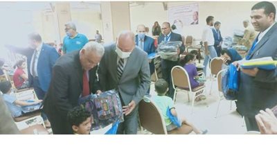 توزيع الأدوات المدرسية على طلاب مدينة نصر ضمن 