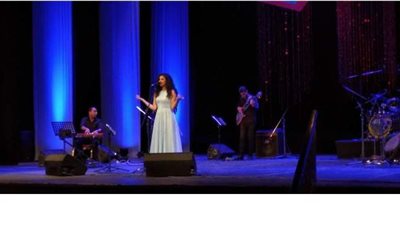 المطربة نوران أبو طالب تشعل حماس جمهور أوبرا سيد درويش بالإسكندرية